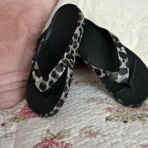 Leopard print crocs/flip-flops size 7, super lightweight